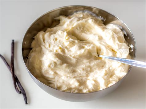 Vanillecreme für Napoleon-Torte zubereiten