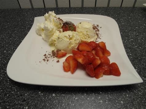 Vanilleeis und Erdbeersorbet aus Steba