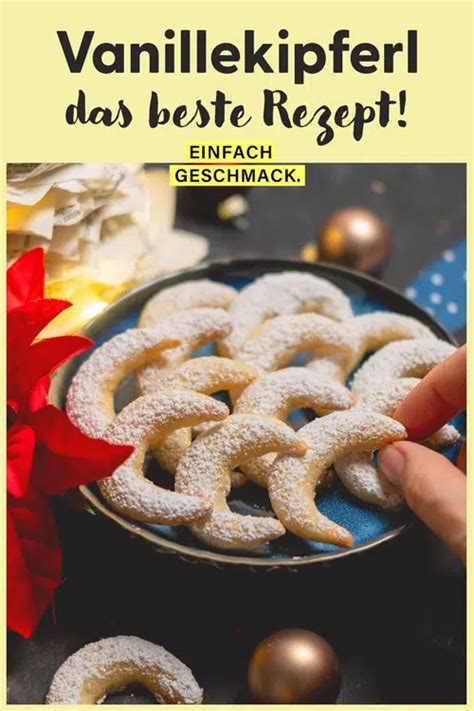 Vanillekipferl frisch gebacken, im Puderzucker gewälzt
