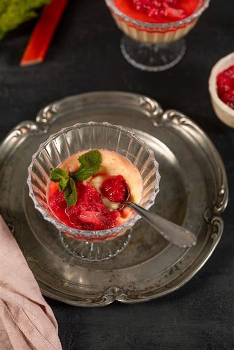 Vanillepudding als Dessert, Tartelettfüllung und mit Kompott