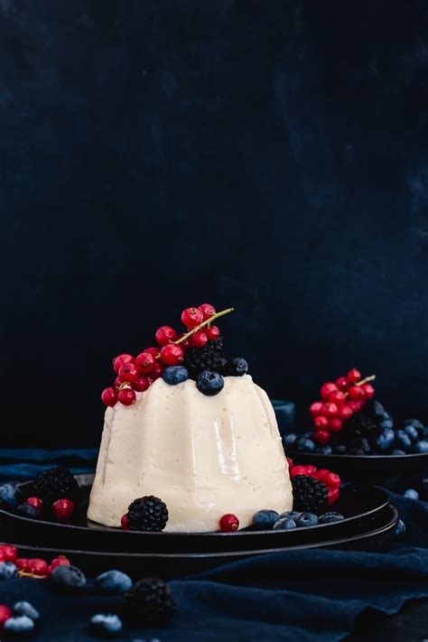 Vanillepudding in Silikonform vor dem Stürzen