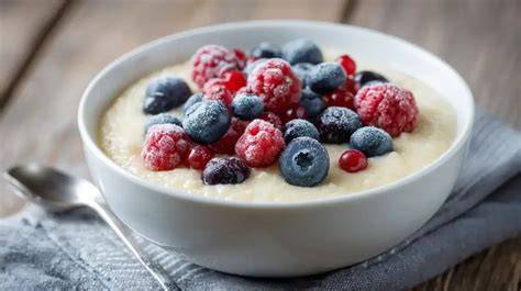 Vanillepudding-Haferflocken mit Beeren