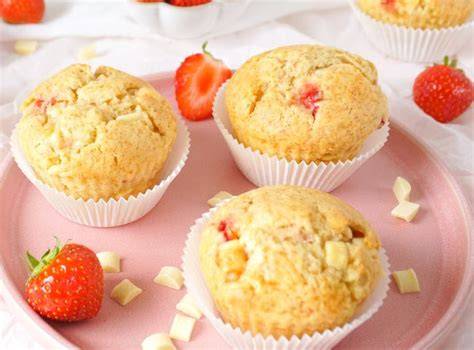 Vanillepudding-Muffins mit Erdbeeren