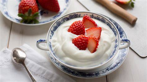 Vanillequark mit frischen Erdbeeren