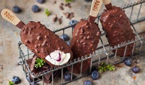 Vanilleschoten und Preiselbeeren - natürliche Zutaten für das Nuii Eis