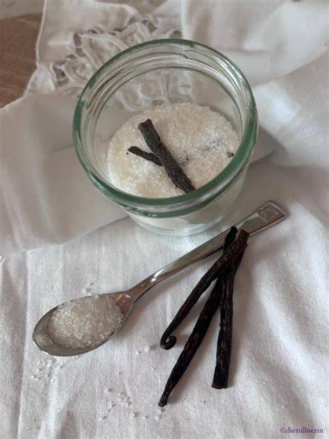 Vanilleschoten und Zucker im Glas
