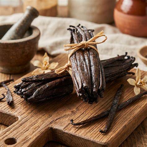 Vanilleschoten und chemisches Vanillin im Vergleich