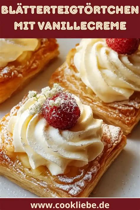 Vanilletörtchen aus Blätterteig mit Puderzucker bestäubt