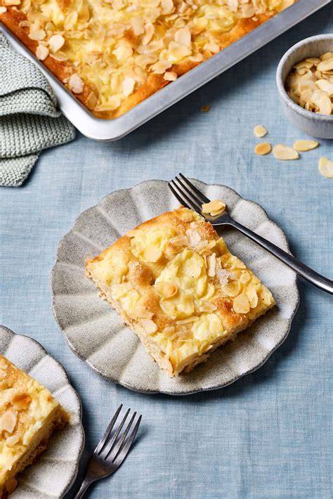 Variante: Butterkuchen mit Schoko-Cornflakes-Kruste und Aprikosen-Mulden