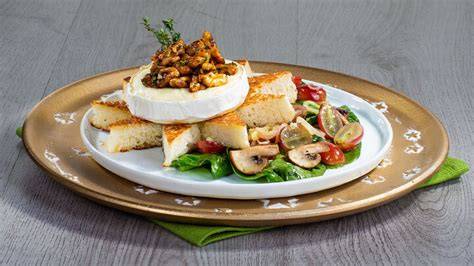 Variante: Camembert auf gerösteten Brotsternen mit Walnüssen und Thymian