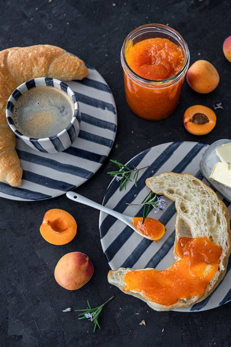 Variante mit Aprikosenmarmelade und Mandelblättchen