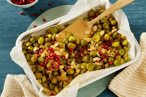 Variante mit Rosenkohl, Apfelstücken und Mandelblättchen auf Medaillons