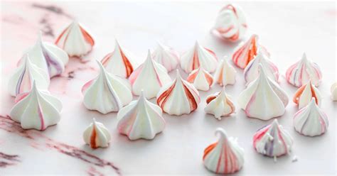Varianten: Baiser-Kringel, -Herzen, Baiserschalen und marmorierte Meringues