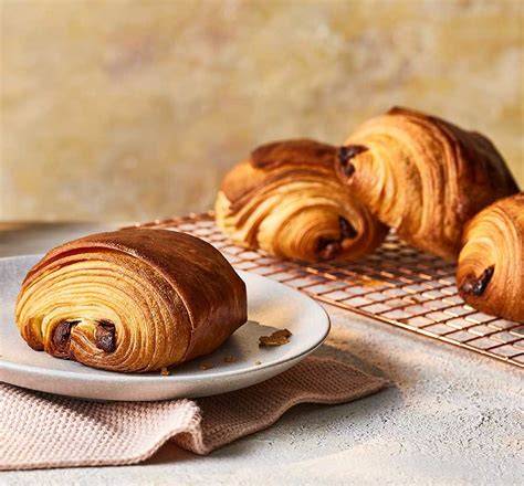 Varianten: Buttercroissant, Pain au Chocolat, Mandelcroissant, DKA - Übersichtsgrafik