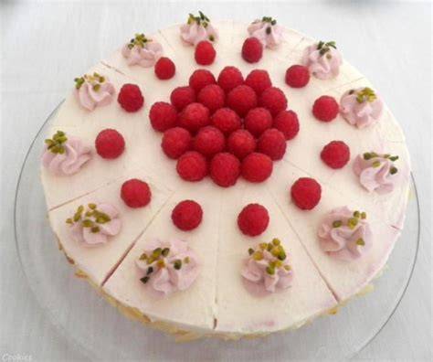 Varianten von Käse-Sahne Torte: Erdbeer, Himbeer, Mandarine