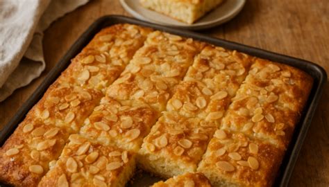 Varianten-Collage: klassischer Butterkuchen, Pudding-Streusel, Marzipan-Butterkuchen