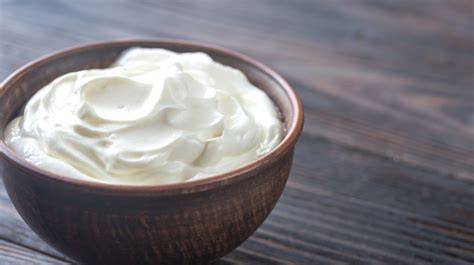 Varianten-Infografik: Sahne-Schmand-Creme, Vanillepudding, Mandelbaiser, Kokosbaiser