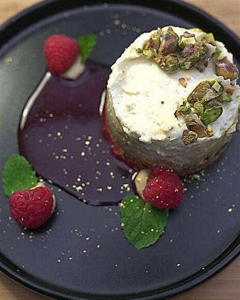 Varianten-Tafel: Pistazie, Lotus, Beere, Zitrone, Haselnuss als Toppings