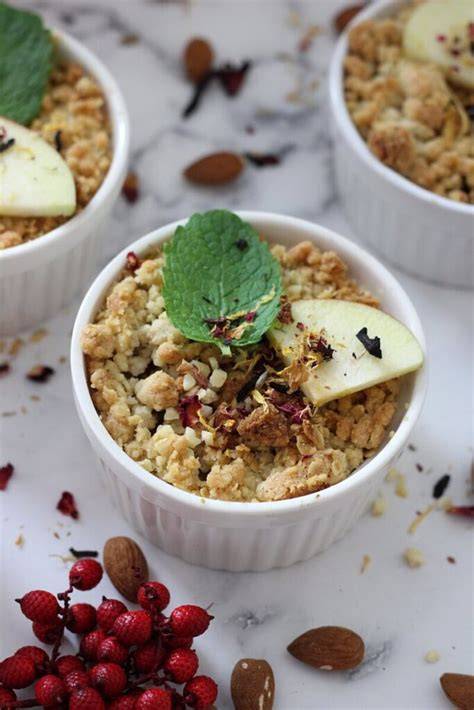 Variation: Apfel-Crumble mit Mandeln, Joghurt und Blaubeeren