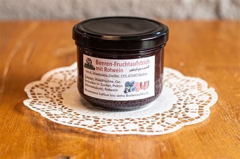 Variation: Dessertschichtung mit Fruchtaufstrich und Beeren
