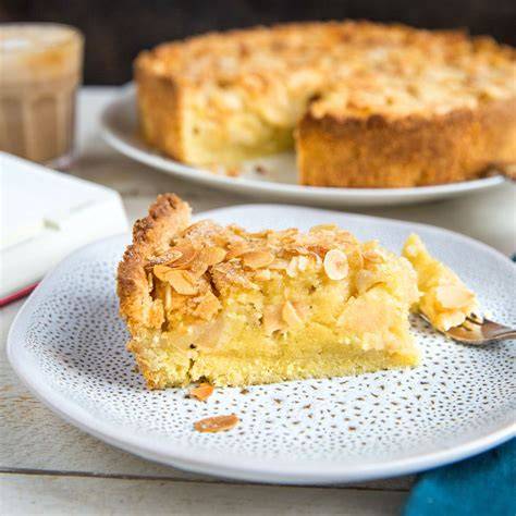 Variation: Wiener Apfelkuchen mit Rahmguss und Mandelblättchen