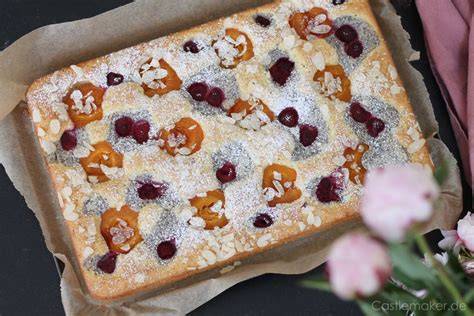 Variationen: Aprikosen mit Himbeeren, Kirschen oder Mirabellen auf Quarkcreme