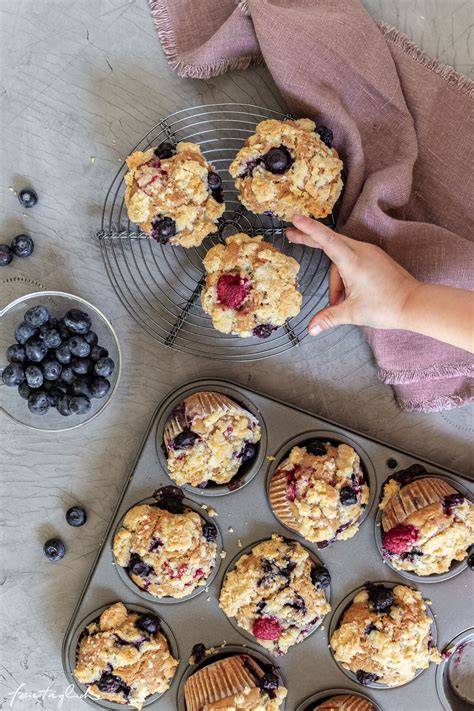 Variationen: Beeren-Muffins, Schoko-Muffins und Streusel-Muffins
