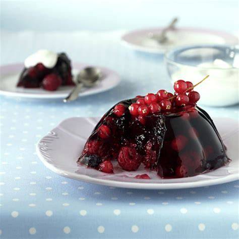 Variationen: Schokoladen-, Vanille- und Beerenpudding