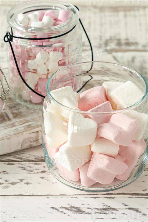 Variationen: weiße Schokolade, Marshmallows und Gewürze