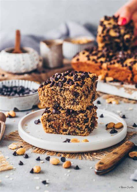 Vegane Blondies aufgeschnitten, mit Schoko-Drops