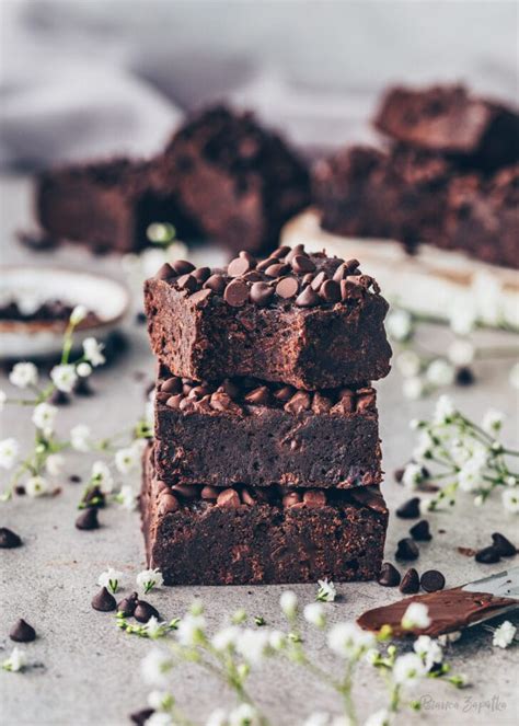 Vegane Bohnen-Brownies im Blech mit Schokotropfen