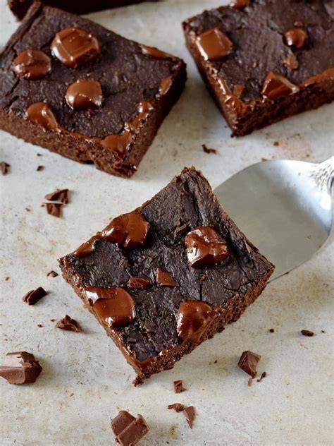 Vegane Brownies mit geschmolzener Schokolade