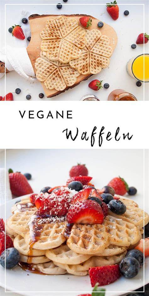 Vegane Bubble Waffeln mit bunten Toppings und Sahne