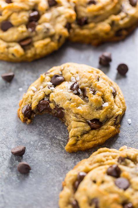 Vegane Chocolate Chip Cookies auf Backblech
