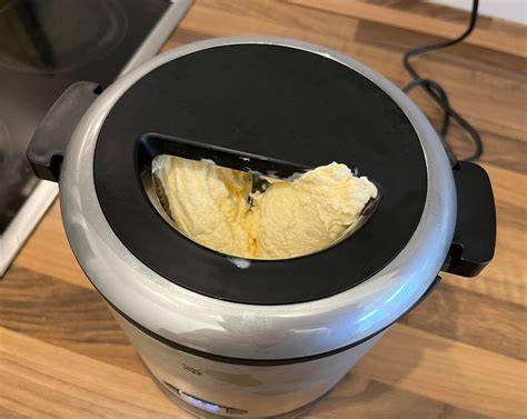 Vegane Eismasse in der Eismaschine