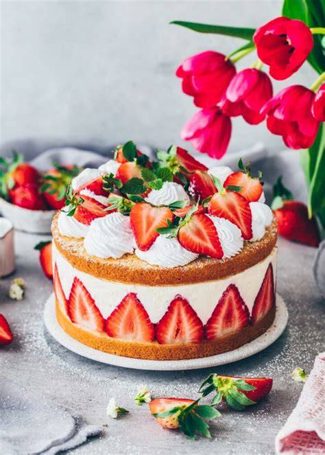 Vegane Erdbeer-Käsesahne-Torte Anschnitt