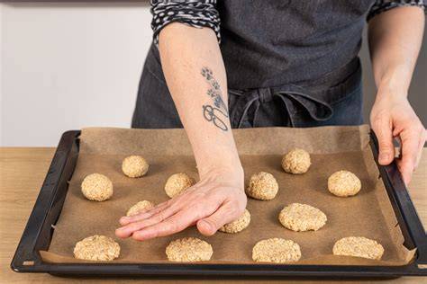 Vegane Haferkekse auf Backblech