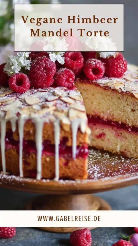 Vegane Himbeer-Mandel-Torte mit Beeren-Topping