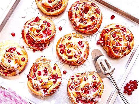 Vegane Johannisbeer Schnecken mit Streusel - Schritt-für-Schritt