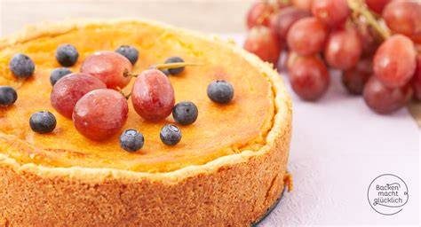 Vegane Käsekuchen-Variante mit Tofu und frischen Früchten
