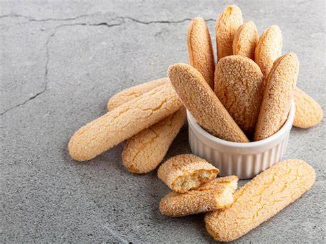 Vegane Löffelbiskuits auf Backblech
