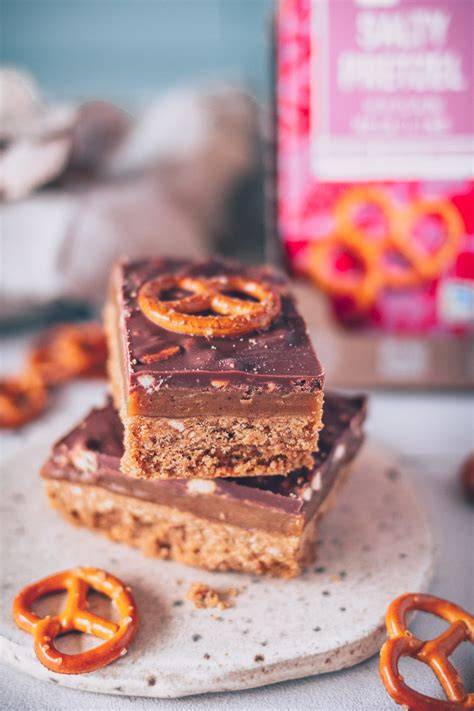 Vegane Millionaires Shortbread mit Salzbrezel, Karamell und Schokolade