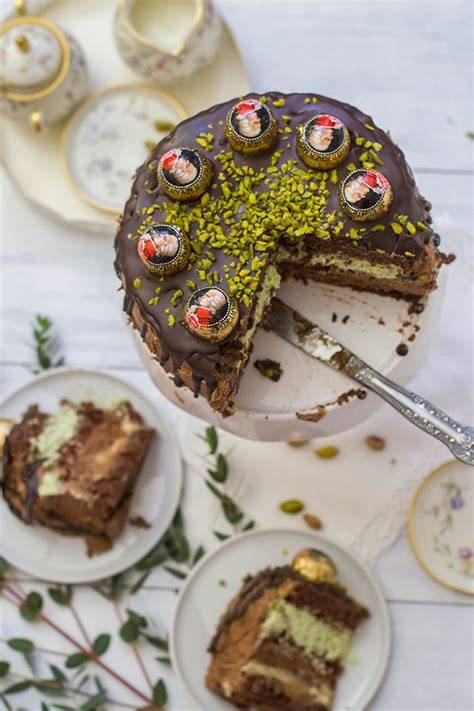 Vegane Mozartkugel-Torte mit Pistazien und Marzipancreme