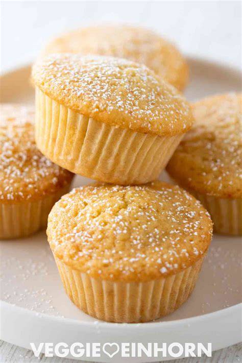 Vegane Muffins auf einem Teller serviert