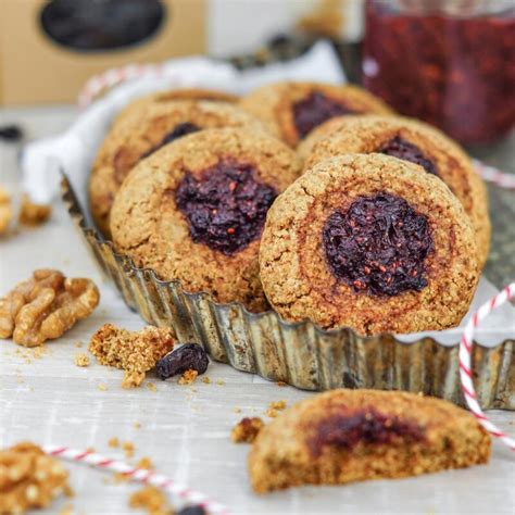 Vegane Neujahrskuchen mit Kirschfüllung und Zimt