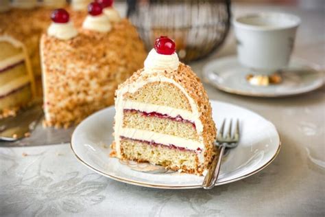 Vegane No-Bake-Torten im Anschnitt