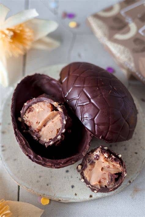 Vegane Nougat-Ostereier mit Knusperfüllung