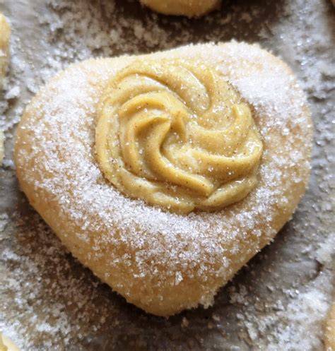 Vegane Nussfüllung auf Teig