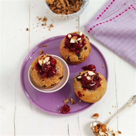 Vegane Option: Kokosnusssahne und Kirschfüllung