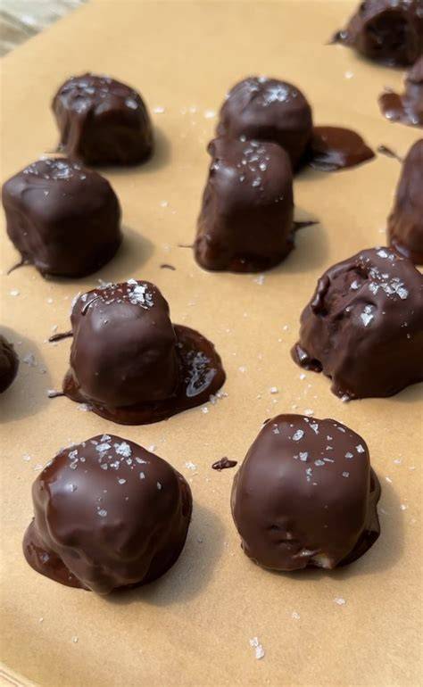 Vegane Pfefferminz-Schokolade mit Cashew und Spinat